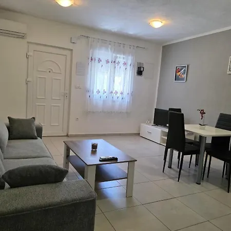 Διαμέρισμα Ema *